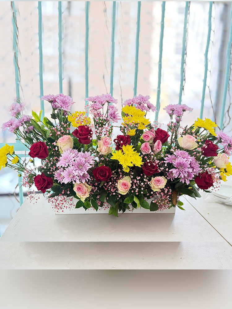 Biche « Élégance d’Iris » — Roses, Gerberas & Chrysanthèmes Jaunes